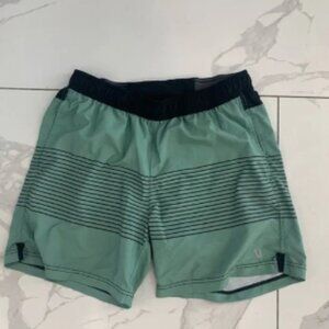 Vuori Shorts Men’s Size Medium lined Sage/Black Rush Pockets Stripped